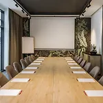 Ibis Styles East 3*