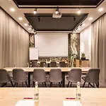 Ibis Styles East 호텔