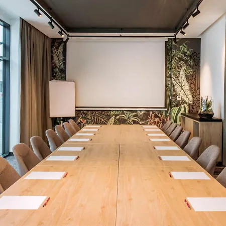 Ibis Styles East Отель