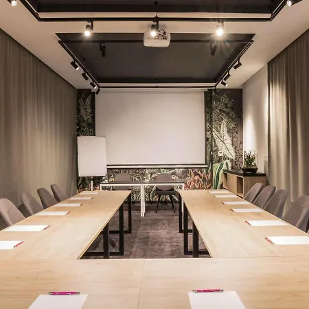 Отель Ibis Styles East 3*