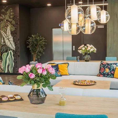 Ibis Styles East Отель 3*
