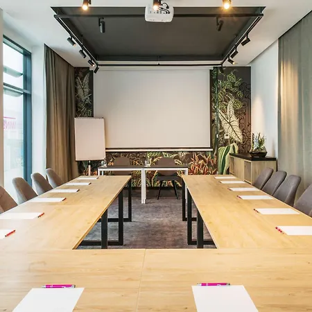 Отель Ibis Styles East