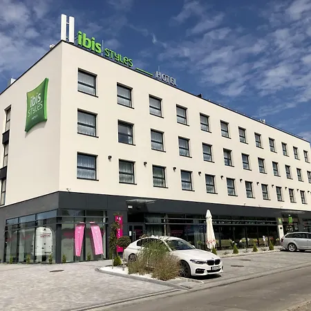 Ibis Styles East Отель 3*