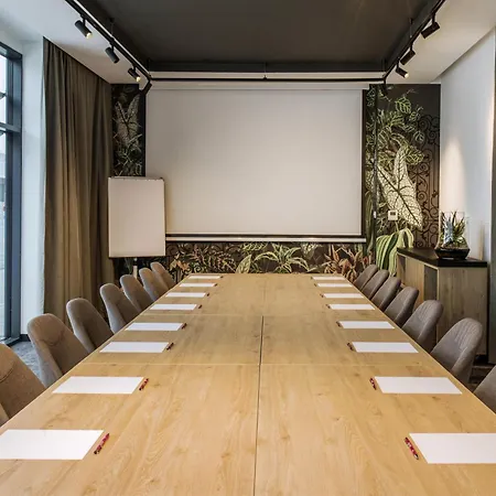Ibis Styles East 3*