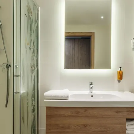 Ibis Styles East 3*