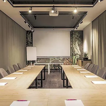Ibis Styles East 3*