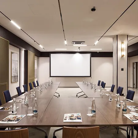 Готель Ibis Styles East