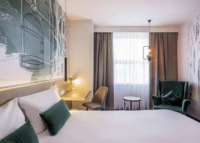 Ibis Styles East מלון